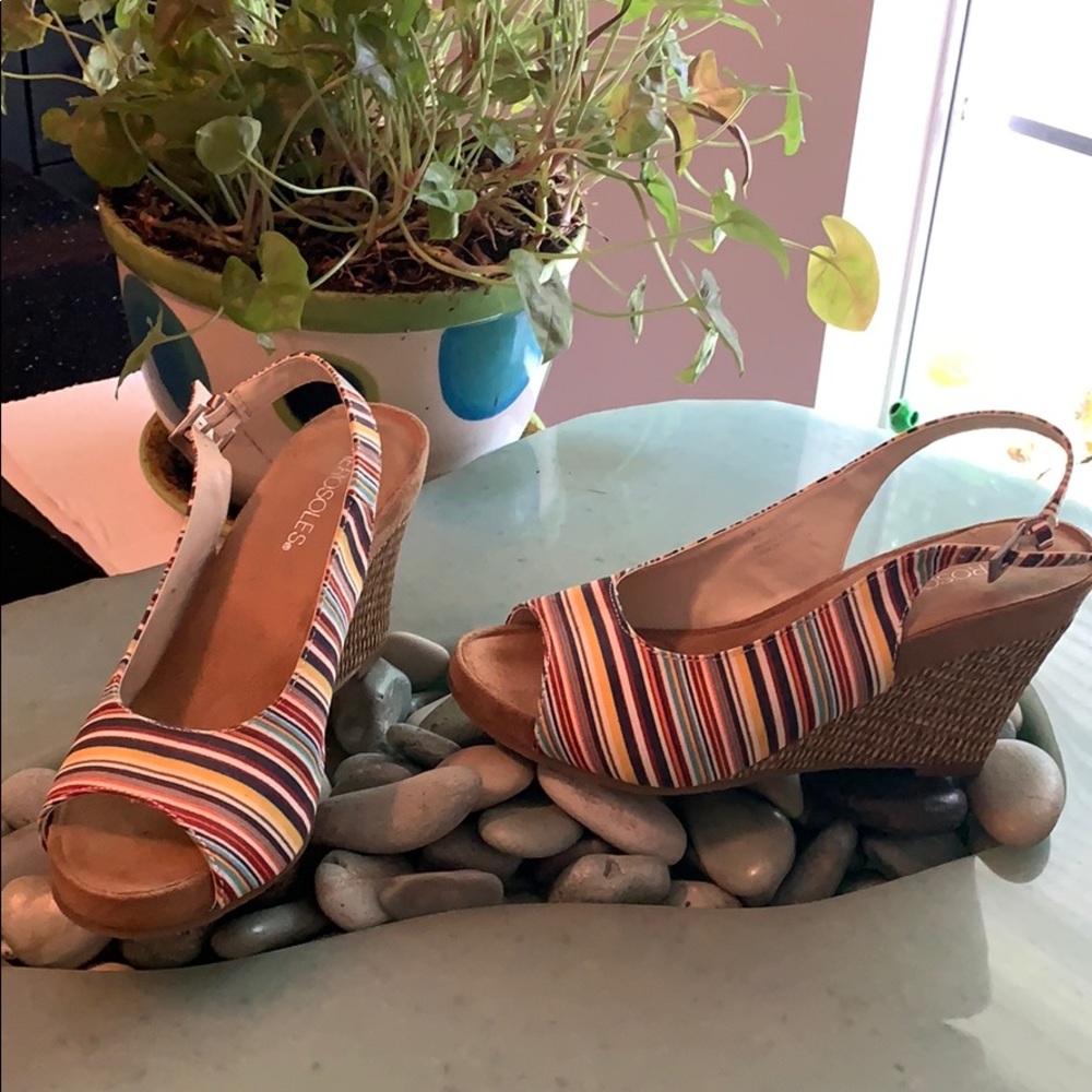 aerosoles wedges plush luxe does size 7M